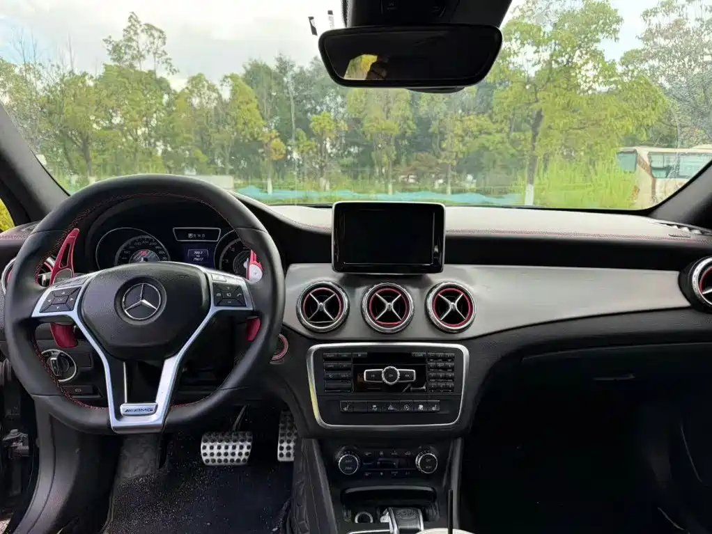 Mercedes-Benz GLA AMG — миниатюра 6