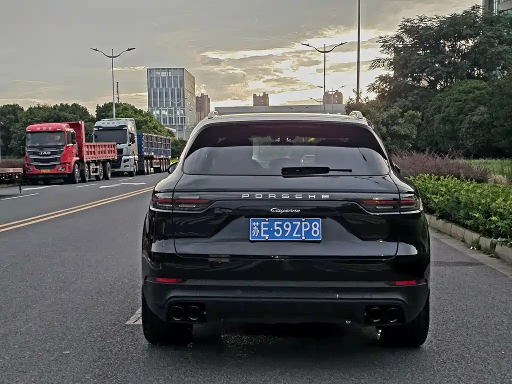 Porsche Cayenne — миниатюра 12