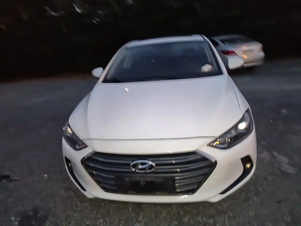 Hyundai Elantra — миниатюра 3