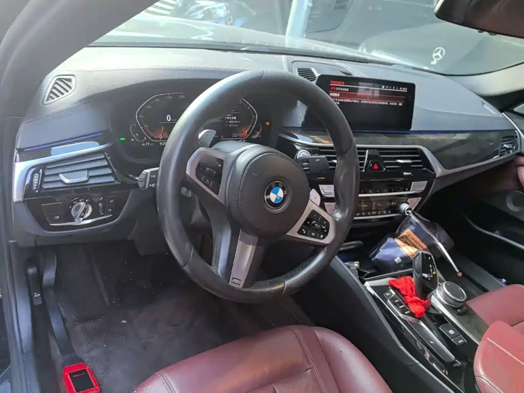 BMW 5 Series — миниатюра 10
