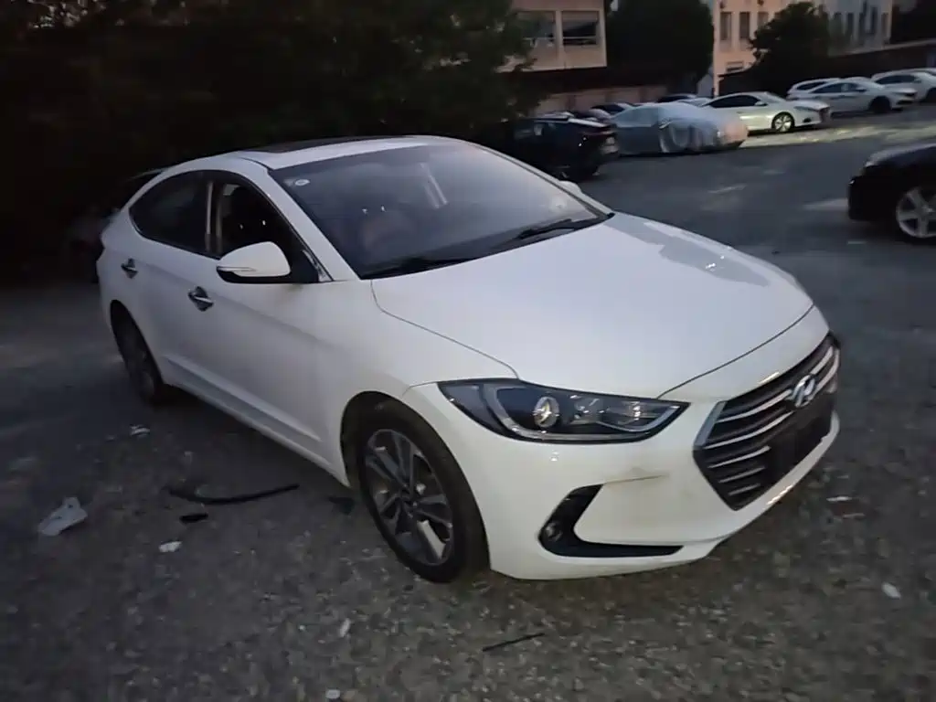 Hyundai Elantra — миниатюра 4