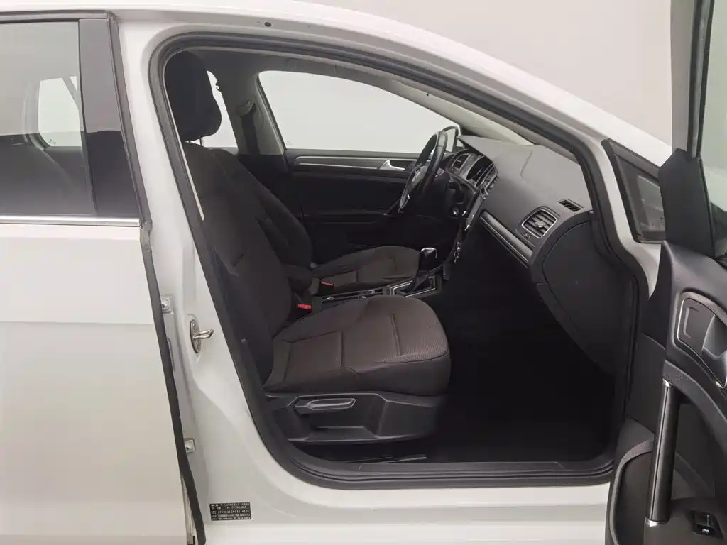 Volkswagen Golf — миниатюра 23