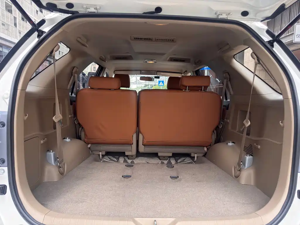 Toyota Fortuner — миниатюра 21