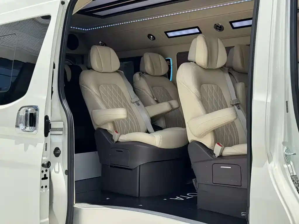 Toyota Hiace — миниатюра 5