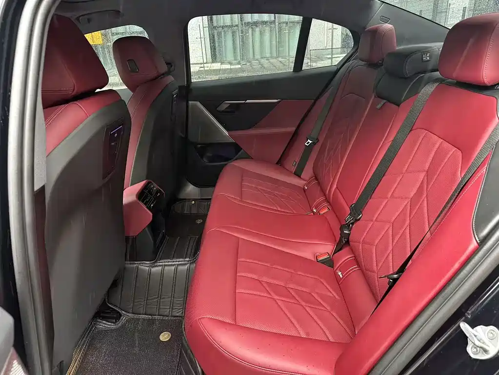 BMW 5 Series (Import) — миниатюра 8