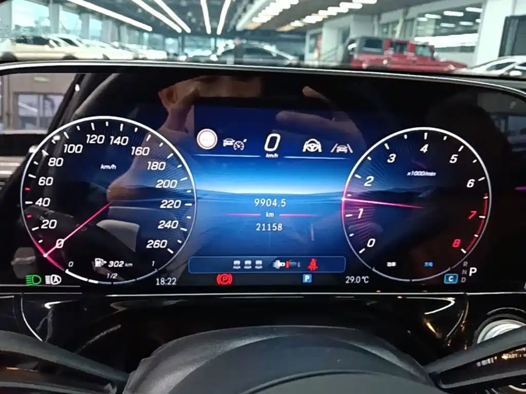 Mercedes-Benz E-Class — миниатюра 12