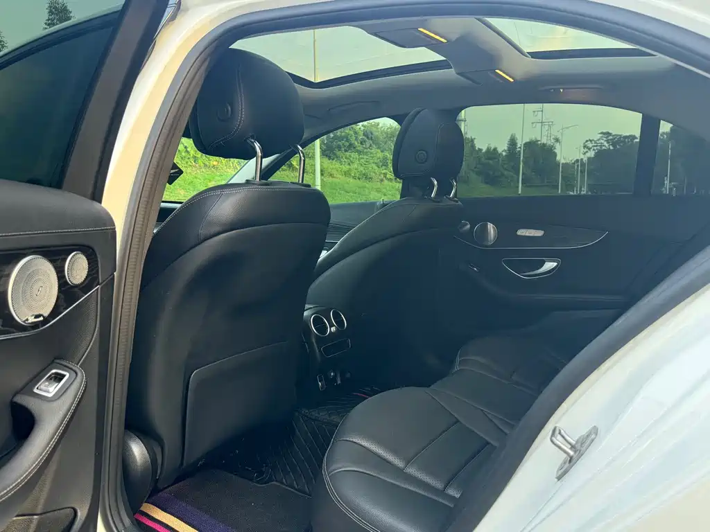 Mercedes-Benz C-Class — миниатюра 11