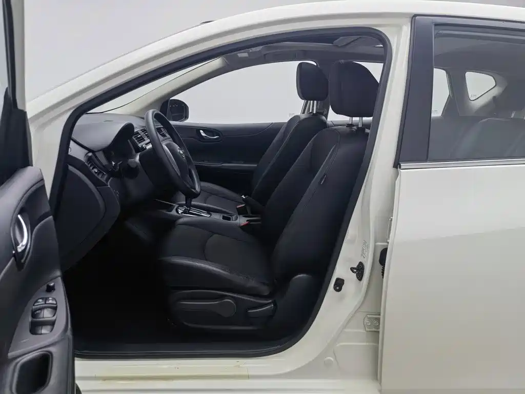 Nissan Tiida — миниатюра 10