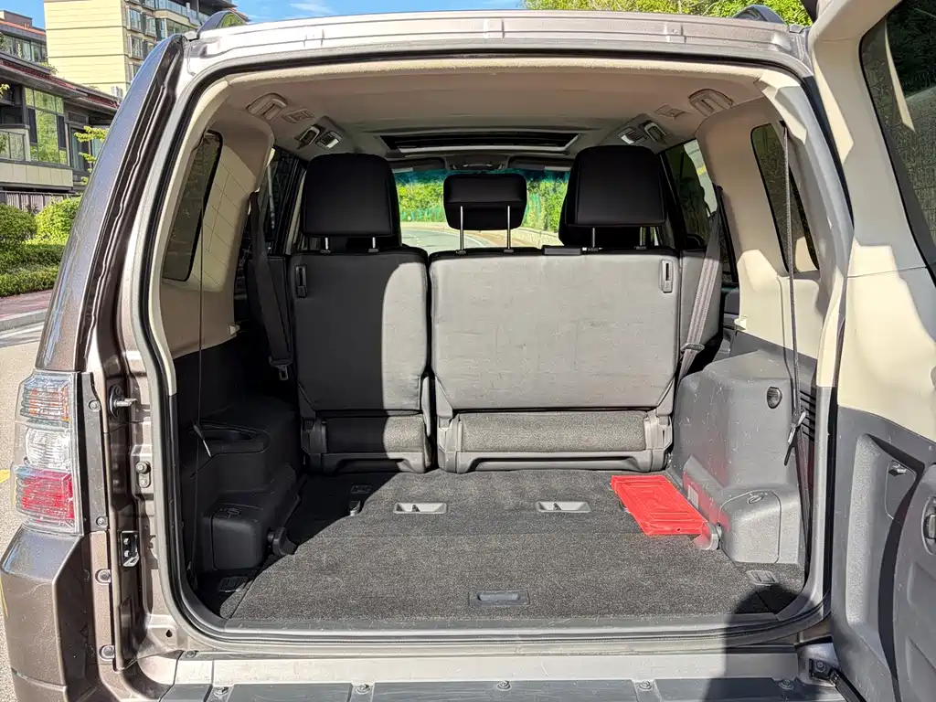 Mitsubishi Pajero (Import) — миниатюра 14
