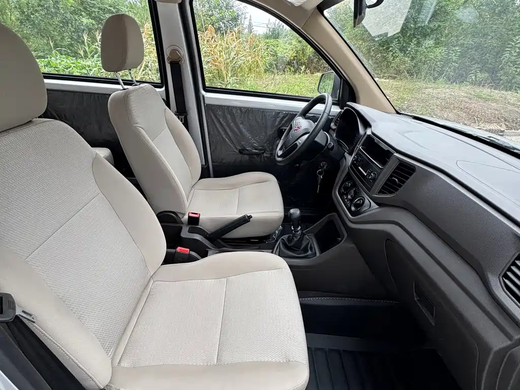 Wuling Hongguang V — миниатюра 8