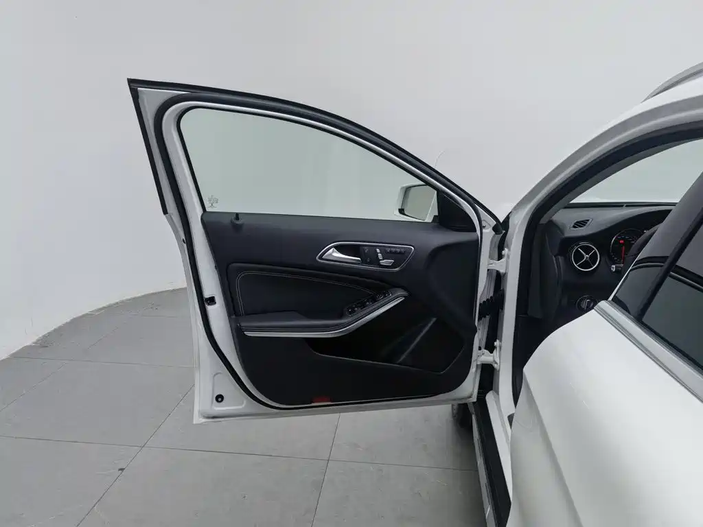 Mercedes-Benz GLA — миниатюра 8