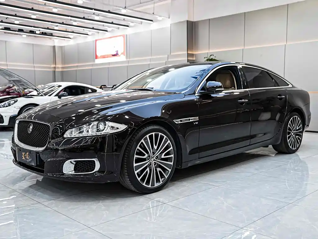 Jaguar XJ