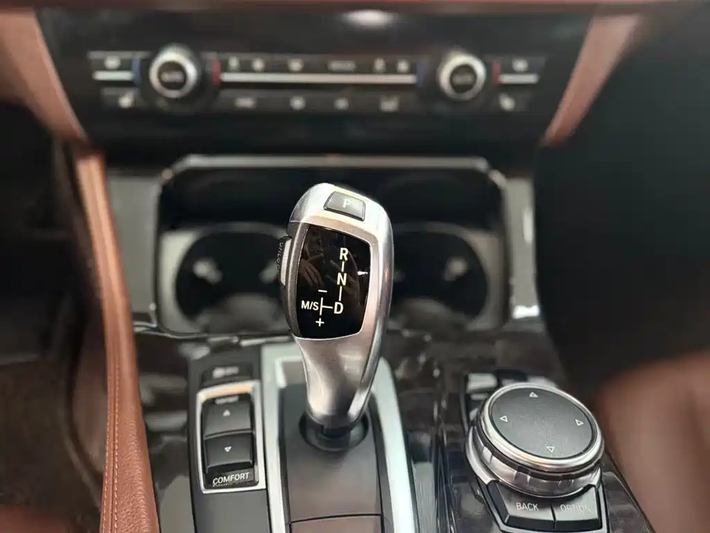 BMW 5 Series — миниатюра 4