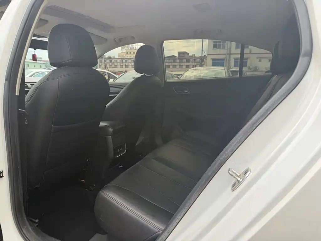 Roewe i5 — миниатюра 8