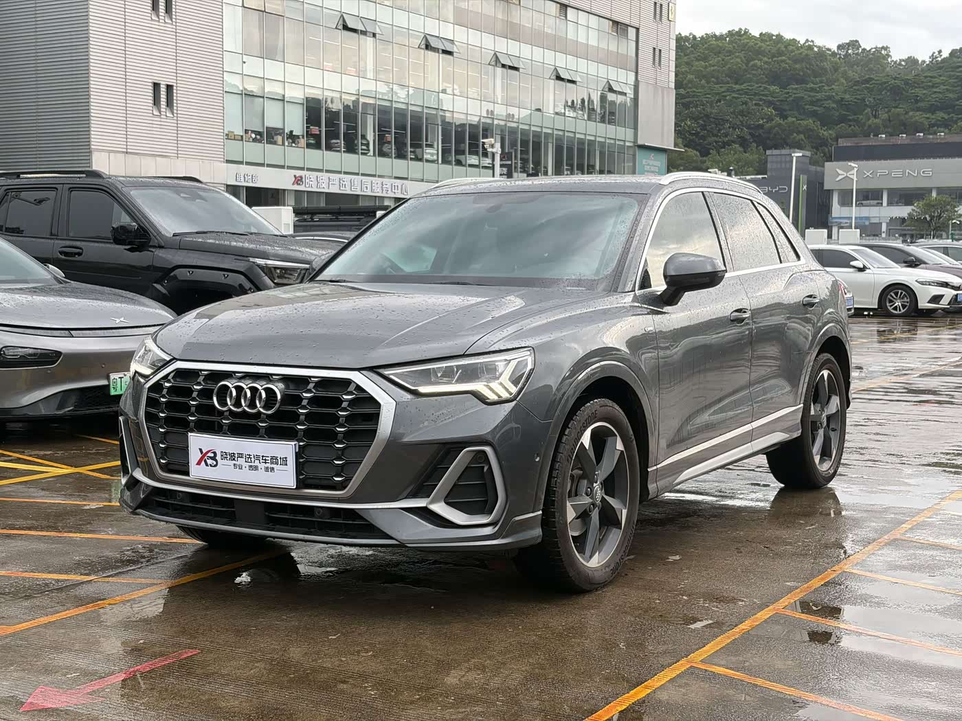 Audi Q3 1.4 л 2021 г. Серебристо-серый, пробег 39300 км