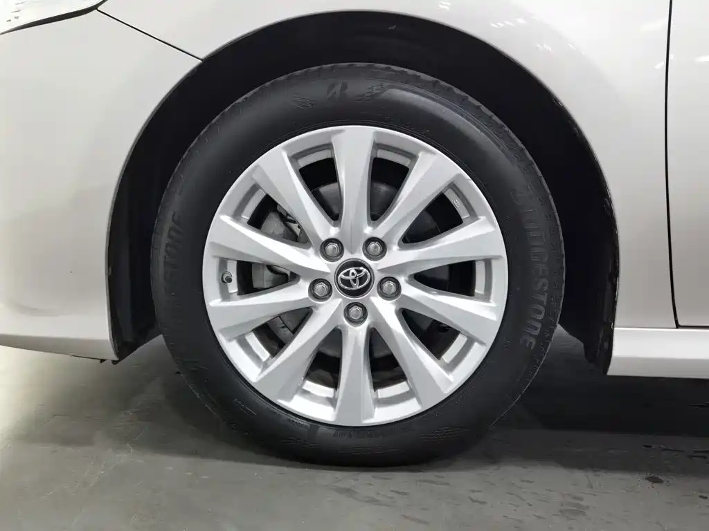 Toyota Camry — миниатюра 17