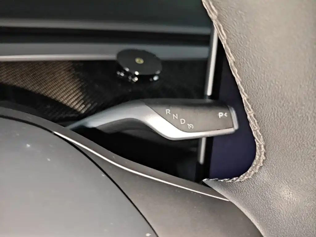 Tesla Model Y — миниатюра 14