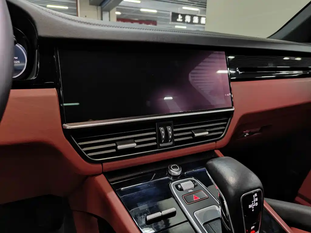 Porsche Cayenne — миниатюра 11