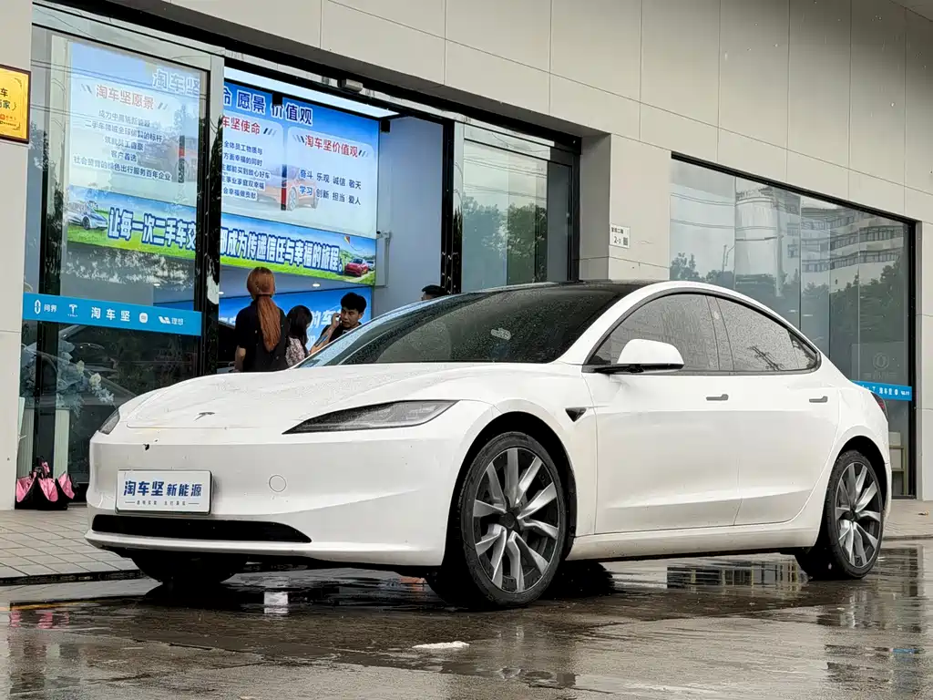 2024 Tesla Model 3 - zdjęcie 1 z 19
