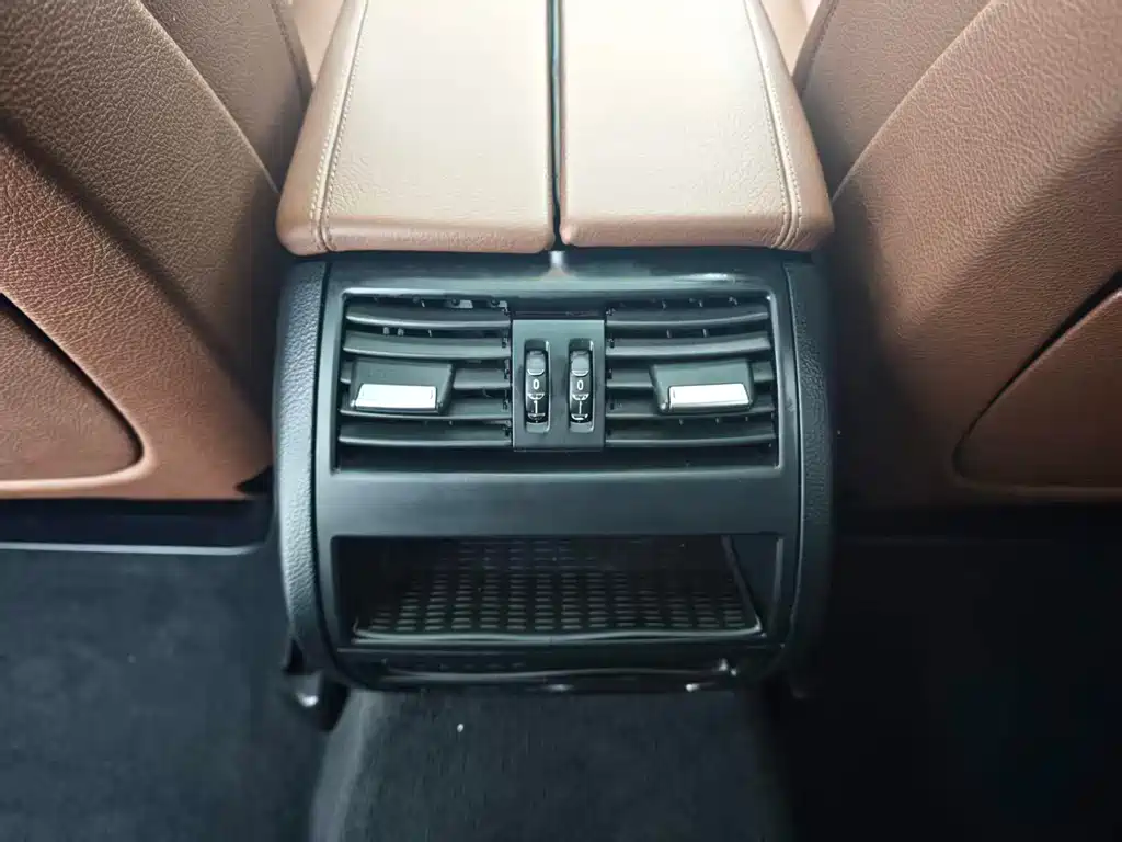 BMW 5 Series — миниатюра 7