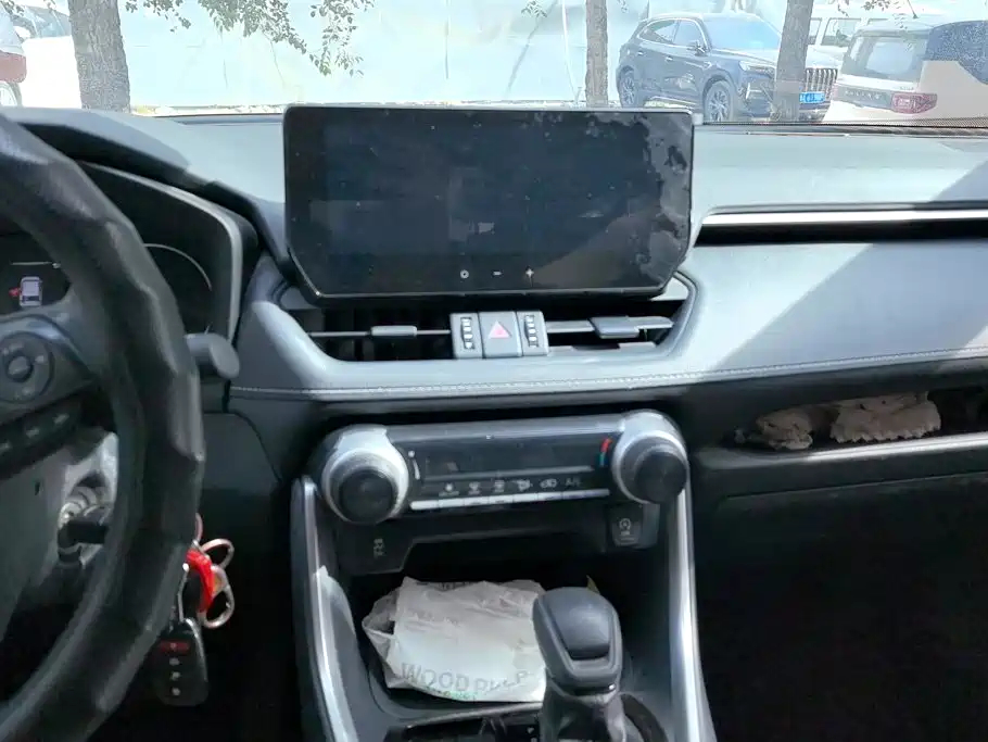 Toyota RAV4 — миниатюра 13