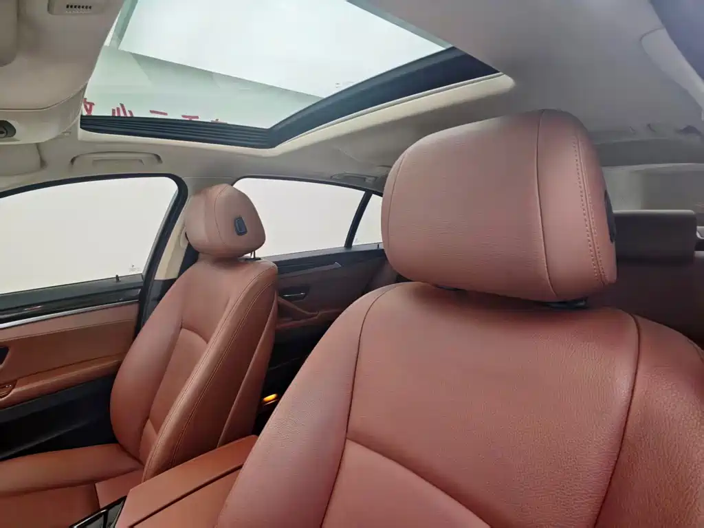BMW 5 Series — миниатюра 6