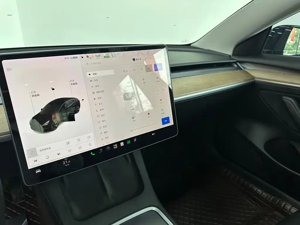 Tesla Model 3 — миниатюра 12