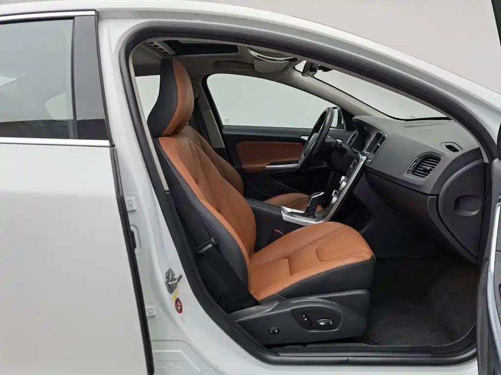 Volvo S60 — миниатюра 23