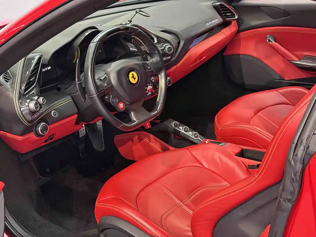 FERRARI 488