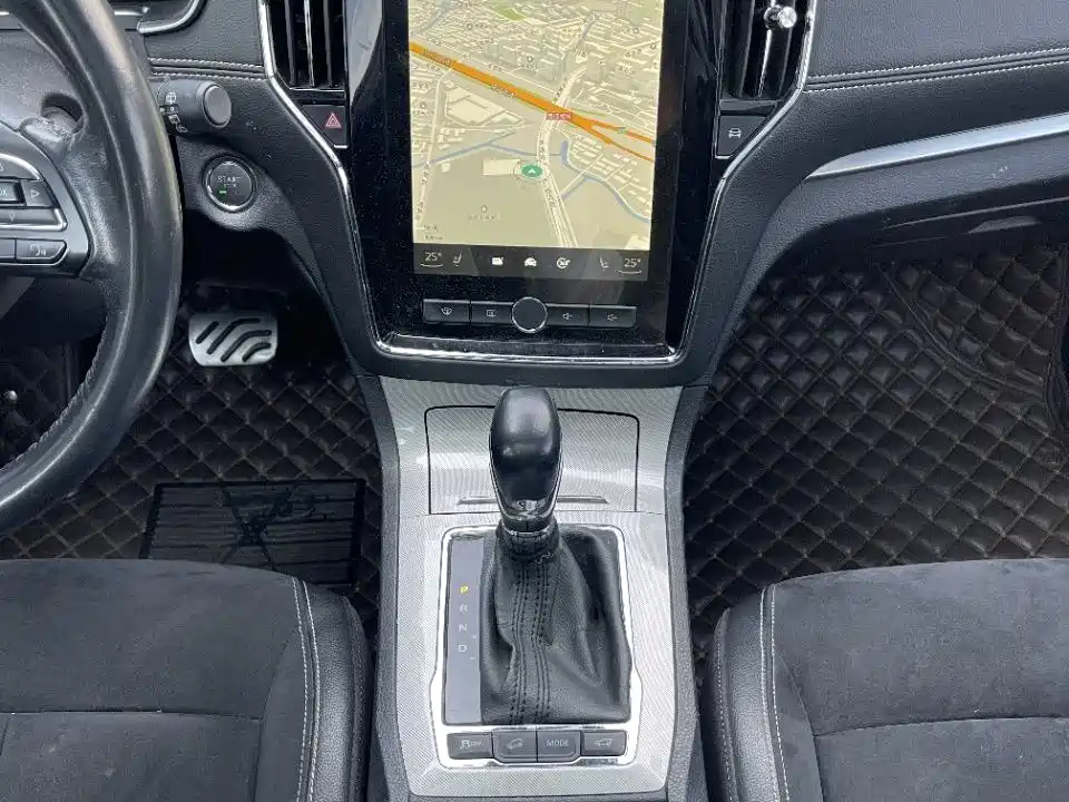 ROEWE RX5 NEW ENERGY