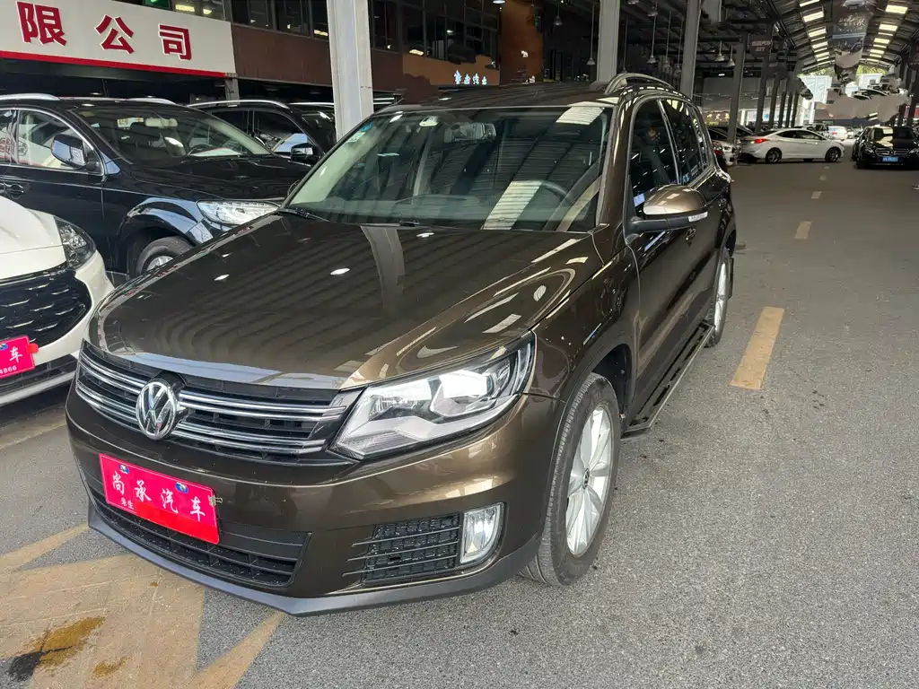 VOLKSWAGEN TIGUAN