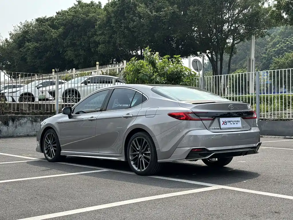 Toyota Camry — миниатюра 7