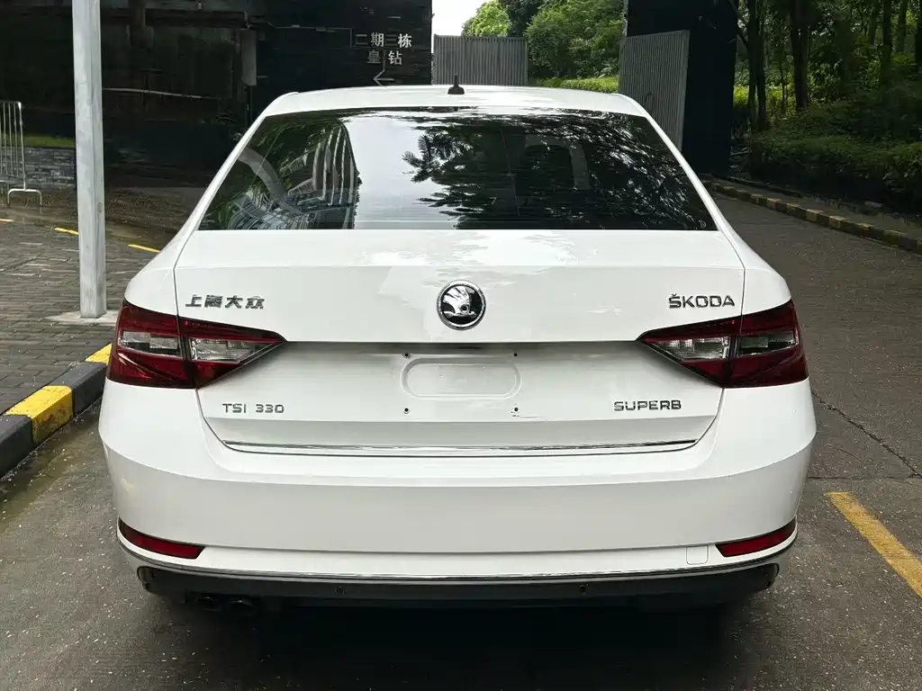Skoda Superb — миниатюра 9
