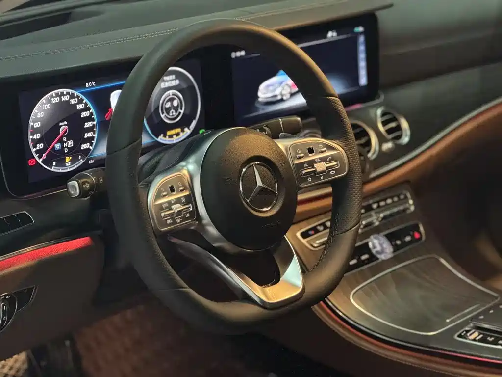 MERCEDES-BENZ E CLASS