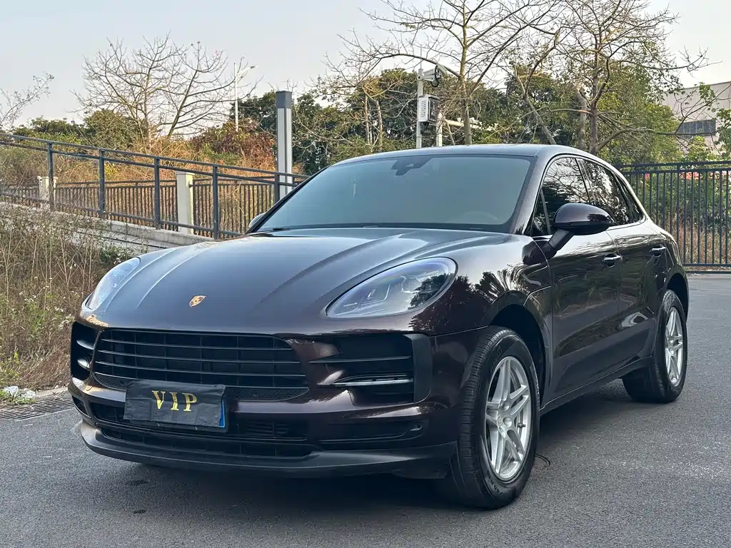 PORSCHE MACAN