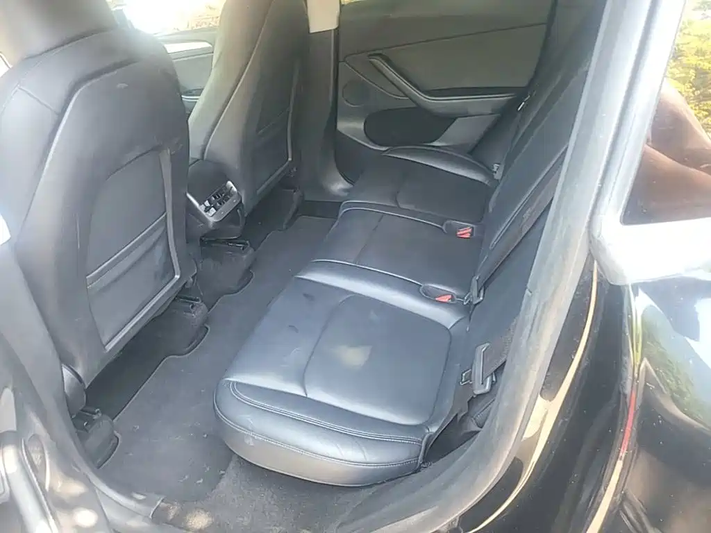 Tesla Model Y — миниатюра 17