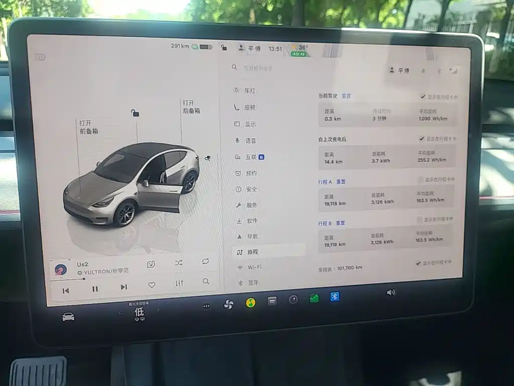 Tesla Model Y — миниатюра 12