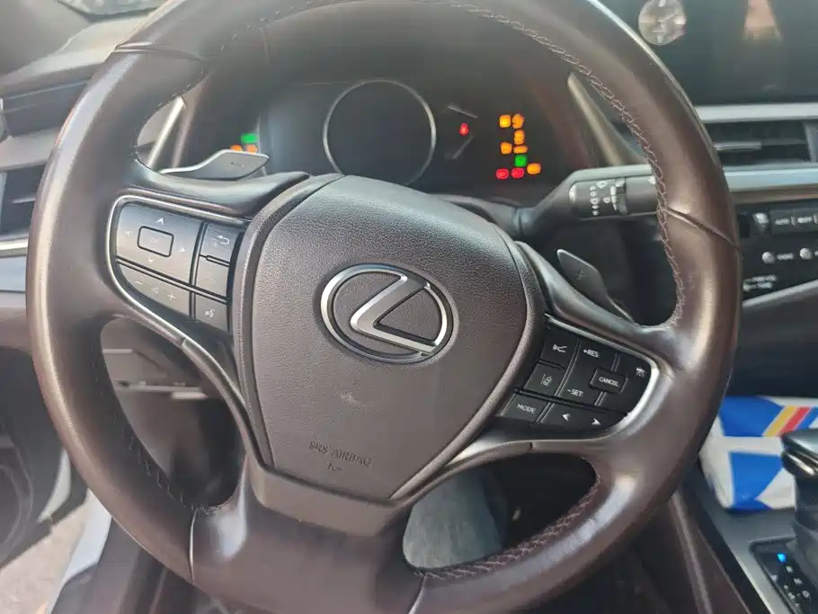 Lexus ES — миниатюра 15