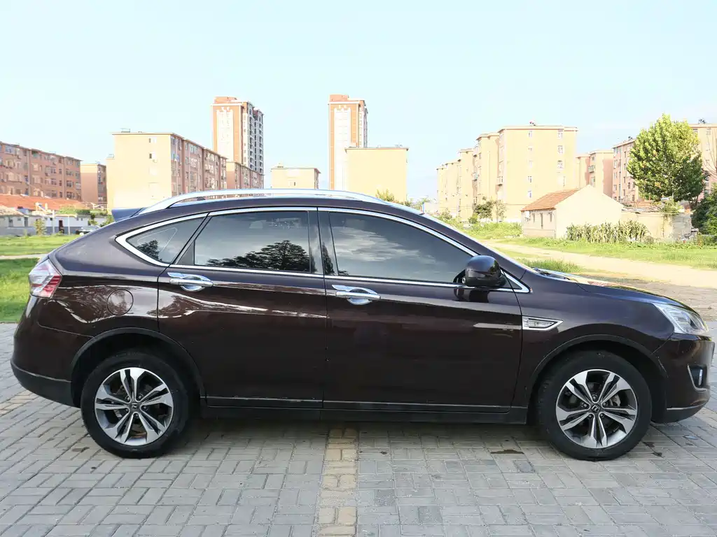 Luxgen U6 — миниатюра 5