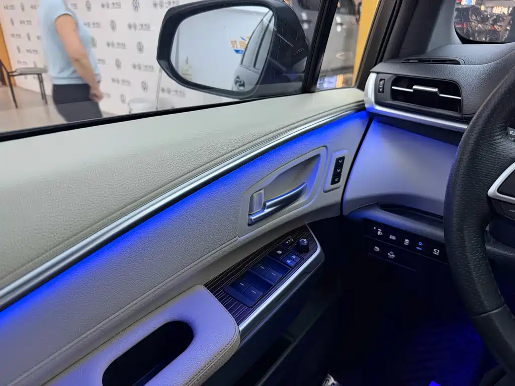 Toyota Granvia — миниатюра 11