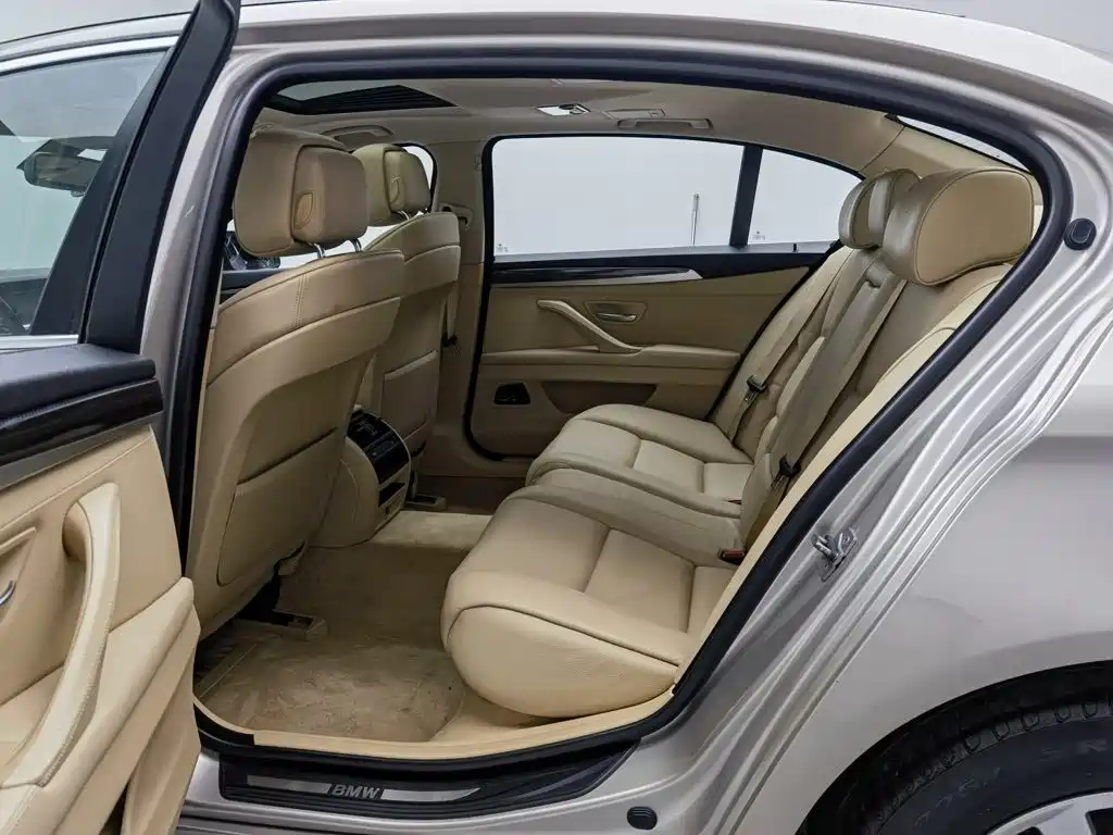 BMW 5 Series — миниатюра 15