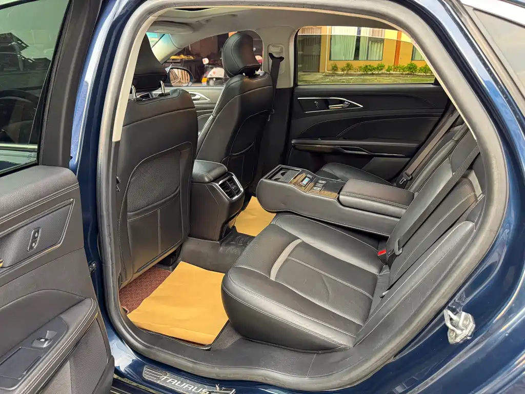 Ford Taurus — миниатюра 10
