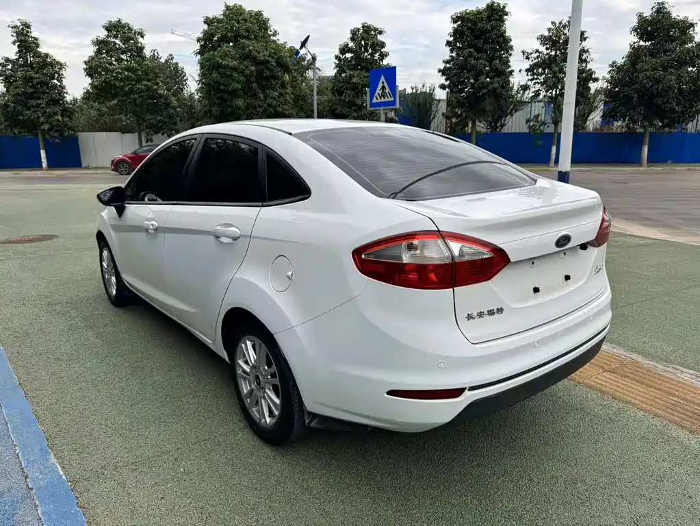Ford Fiesta — миниатюра 6