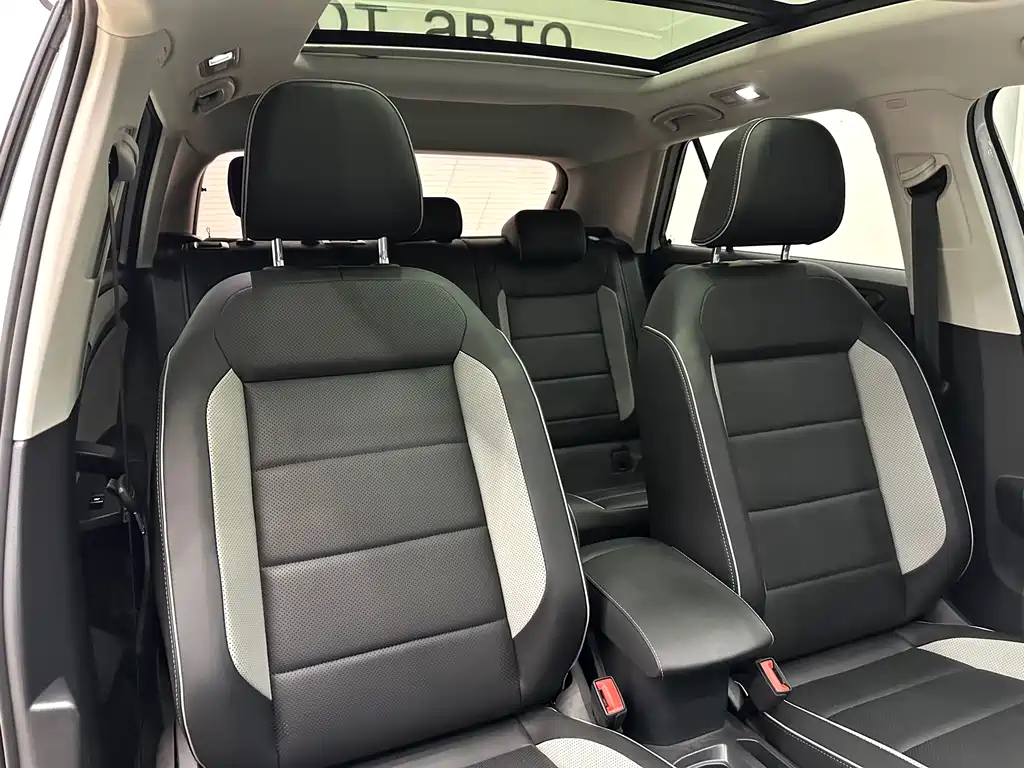 Volkswagen T-Roc — миниатюра 9