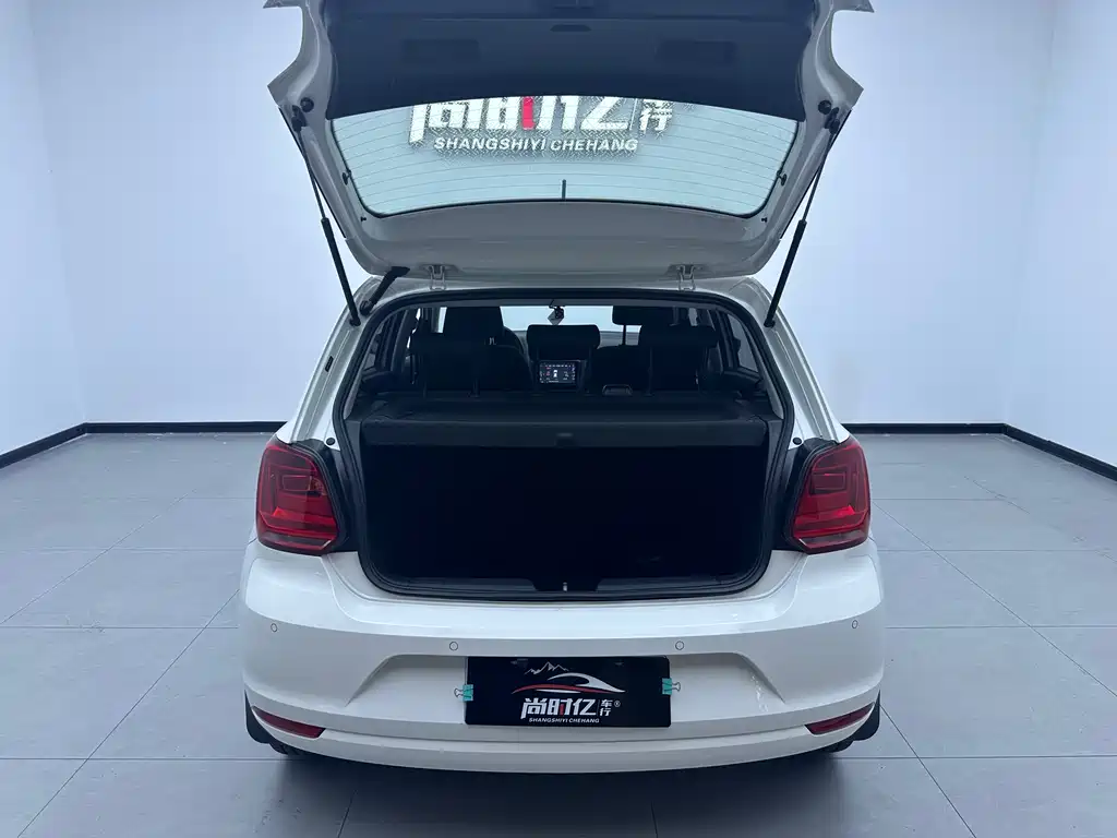 Volkswagen Polo 2018 1.5L AT
