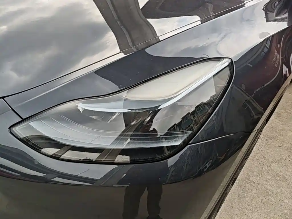 Tesla Model Y — миниатюра 24