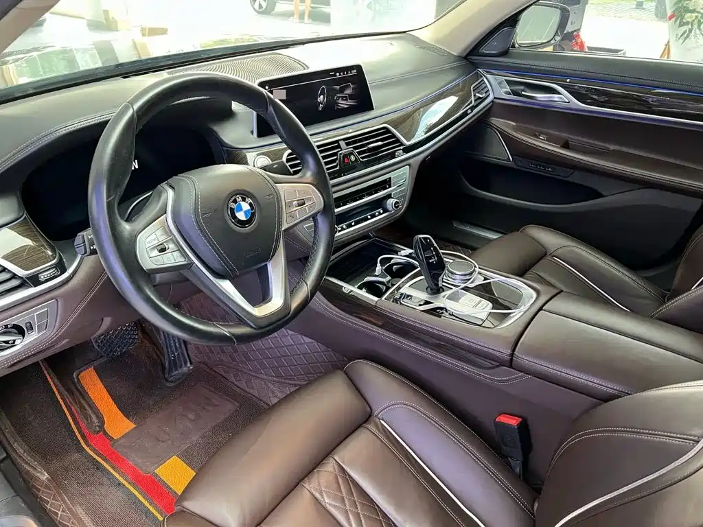 BMW 7 Series — миниатюра 5