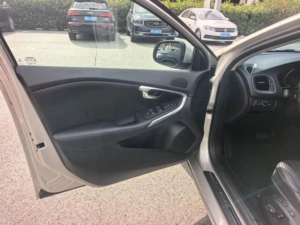 Volvo V40 — миниатюра 6