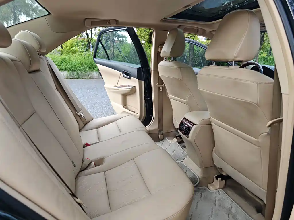 Toyota Camry — миниатюра 12