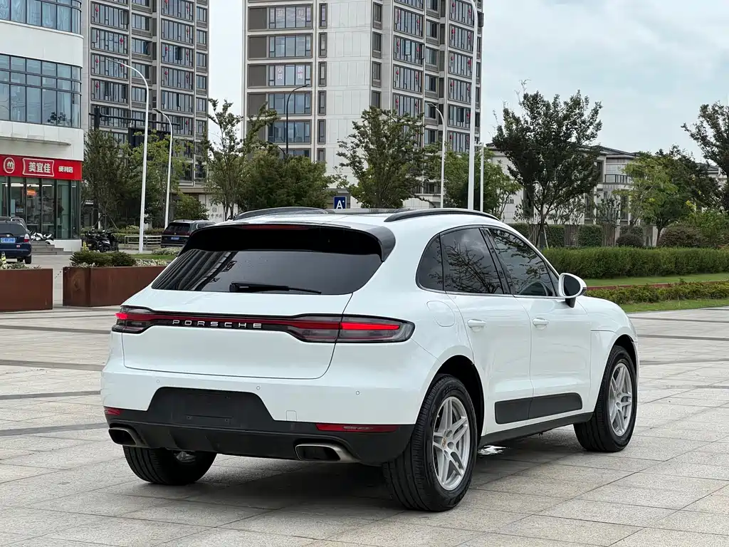 Porsche Macan — миниатюра 5